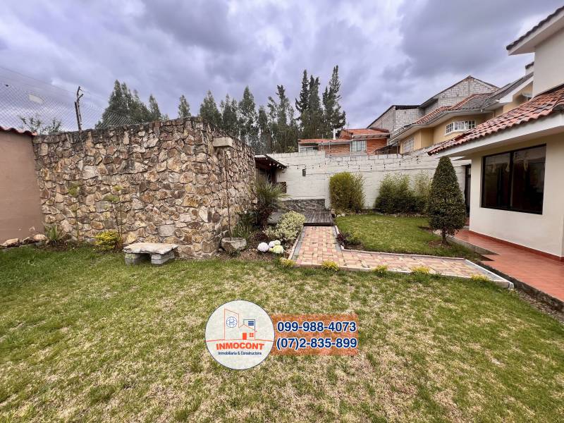 C1256 Casa amplia con áreas verdes y jardines en venta